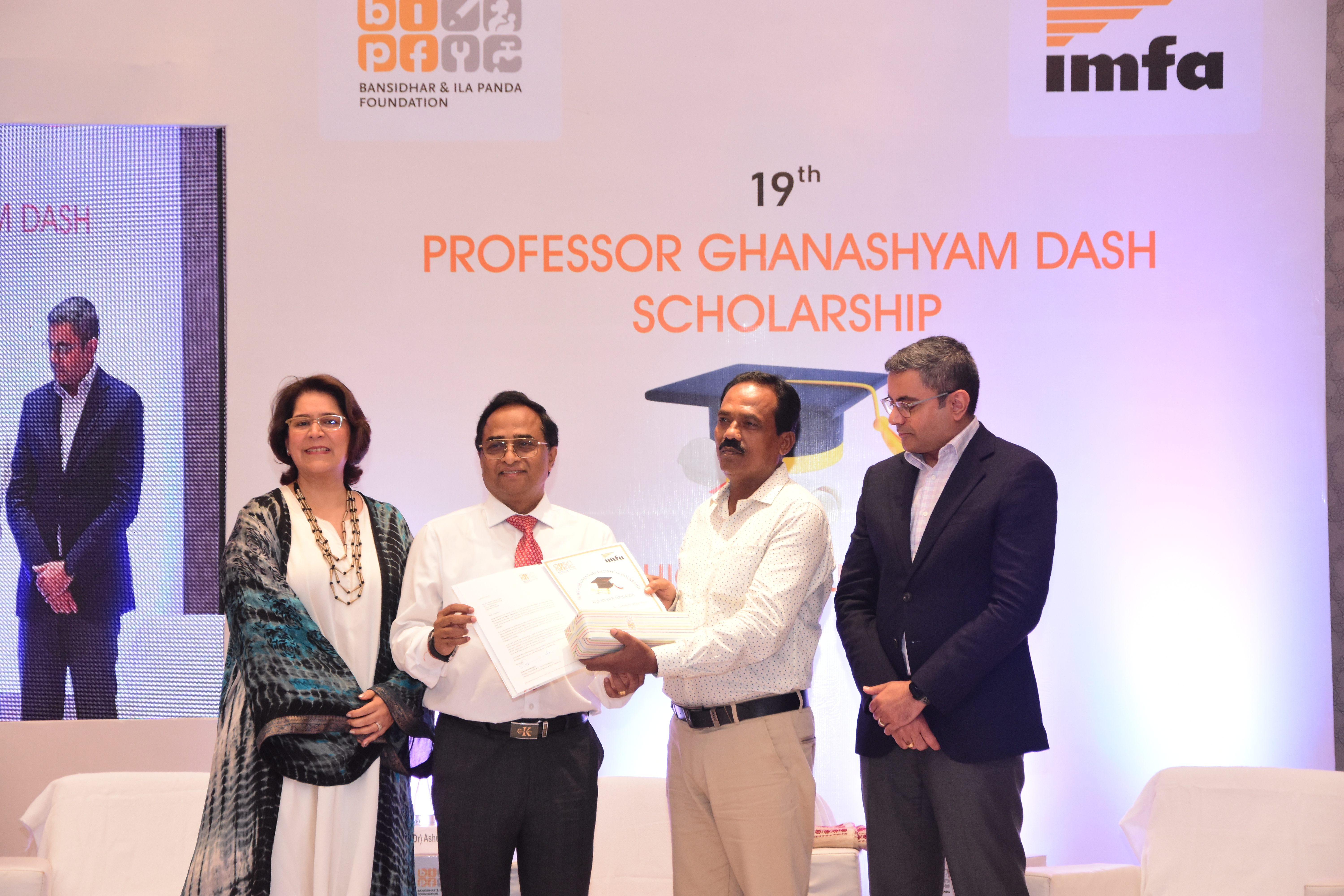 Himanshu Sekhar Patra IGIT Sarang received by his Parent